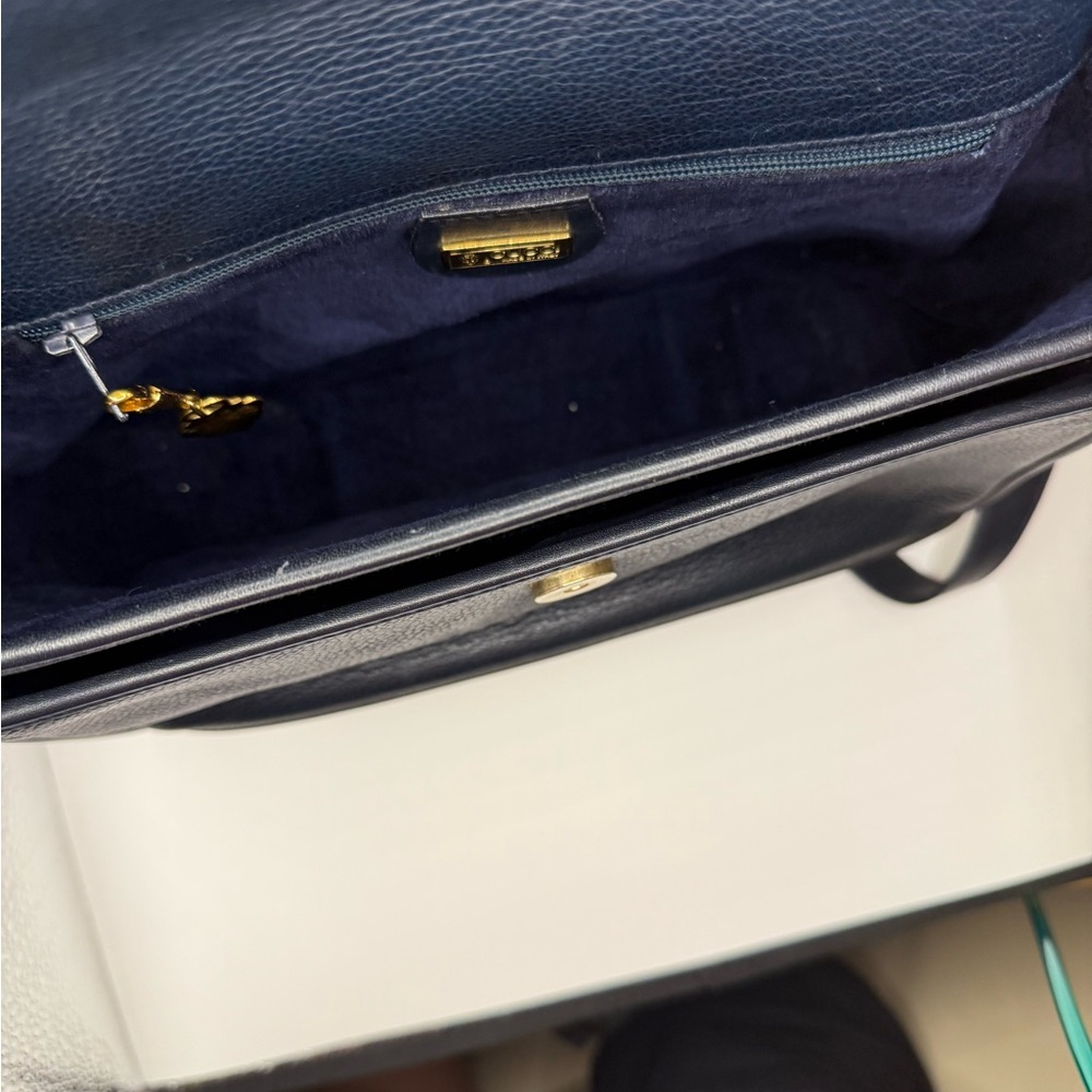 Gucci vintage Navy Blue Leather Crossbody Bag - Picture 7 of 12